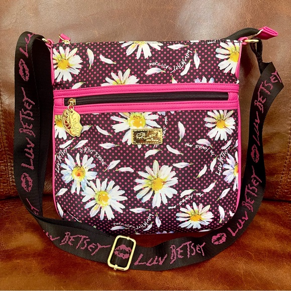 Betsey Johnson Handbags - Betsey Johnson Floral Daisies Print Crossbody & Shoulder Bag